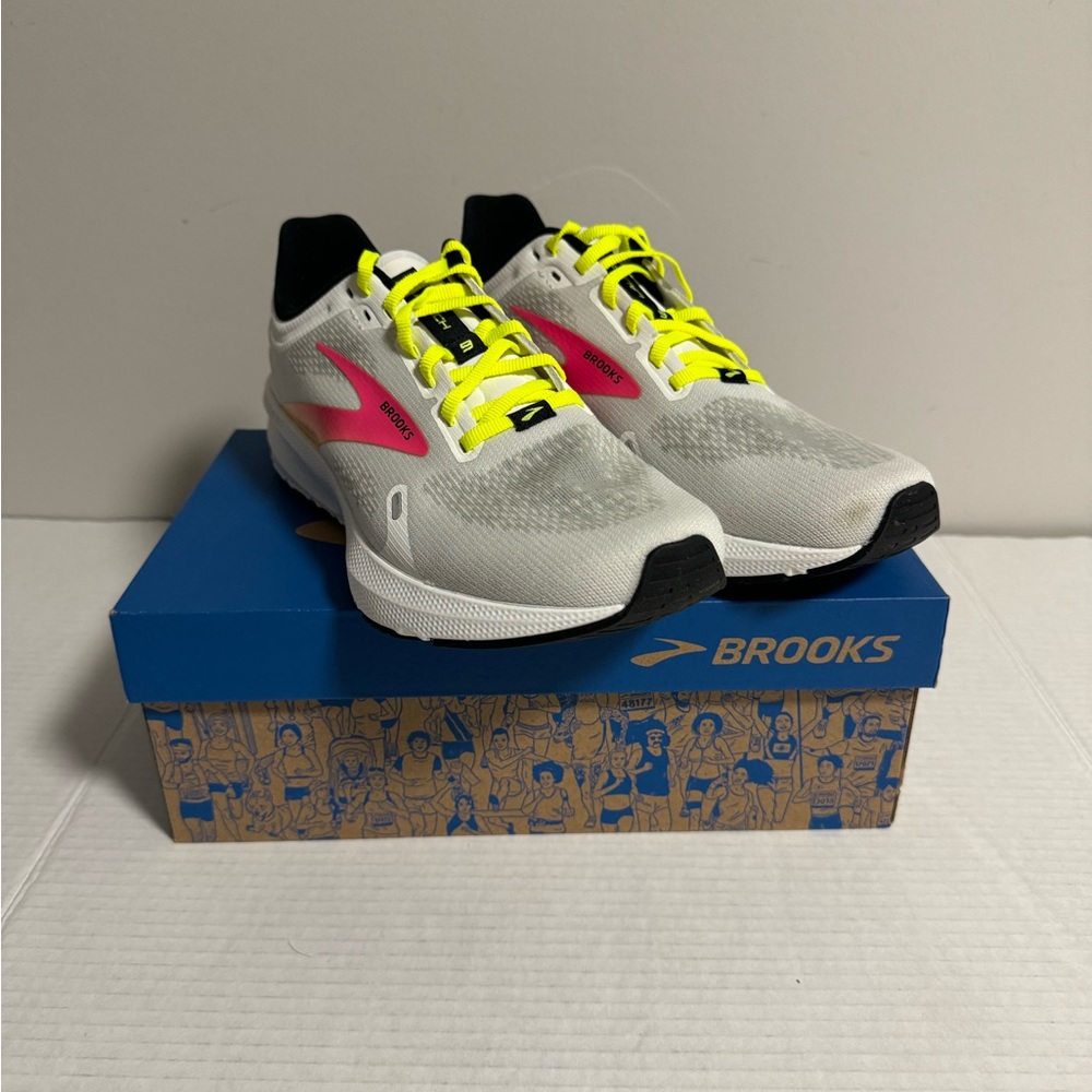 Brooks Launch 9 men's running size 8.5 D White Pink Nightlife 1103861d148